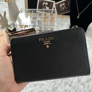 PRADA SAFFIANO WALLET